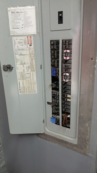 More Photos Of 6103 Metropolitan Ave, Flushing Auto Dealership For Lease