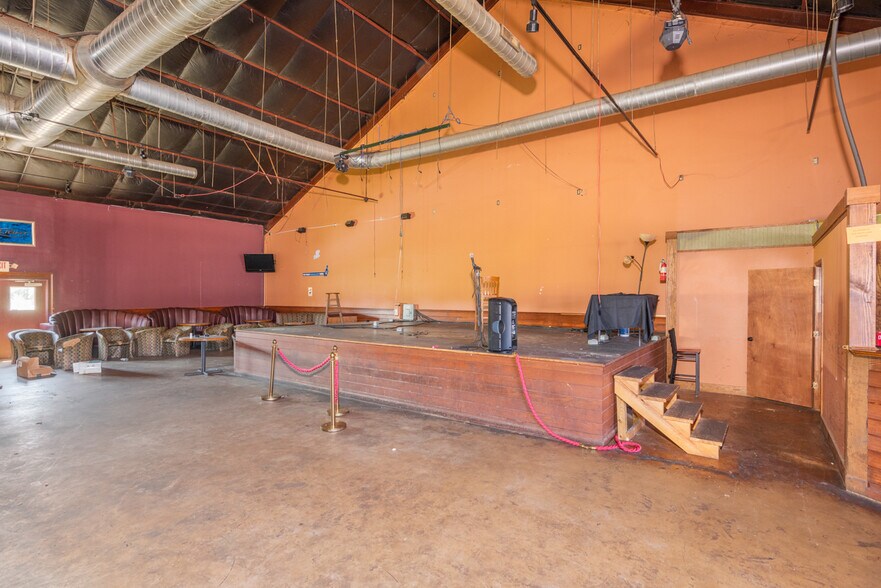 More Photos Of 888 St. Andrews Ln, Starkville Restaurant For Sale