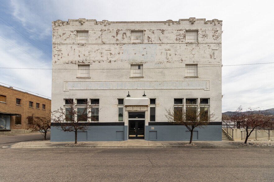More Photos Of 902 S 1st Ave, Pocatello Distribution For Lease
