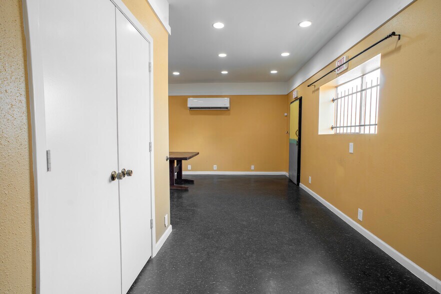 More Photos Of 910 Brenda St, Houston Warehouse For Sale