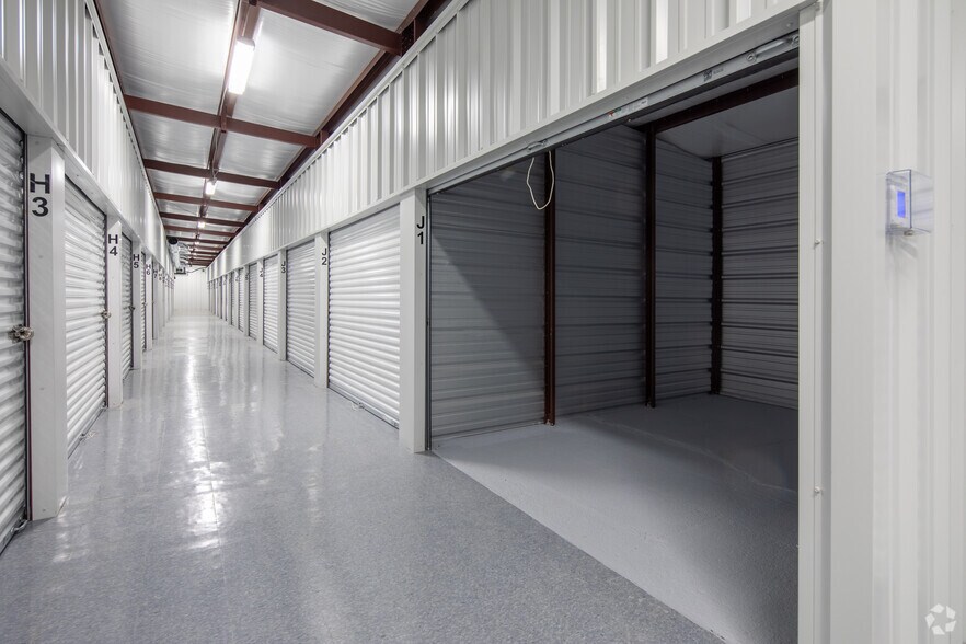 More Photos Of 112 Benton Way, Benton Self Storage For Sale