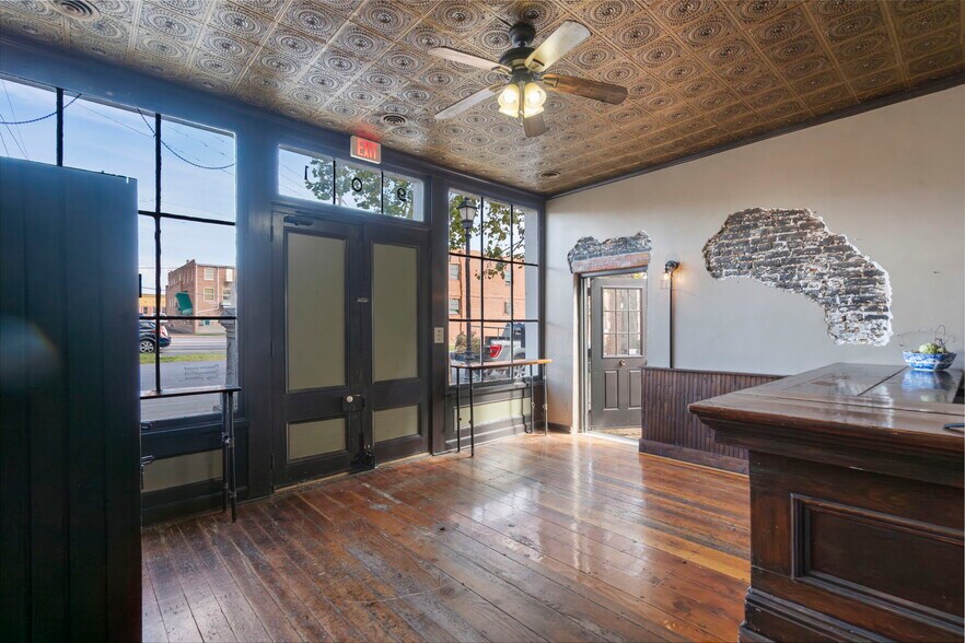 More Photos Of 901 Franklin Ave, Lexington General Retail For Sale