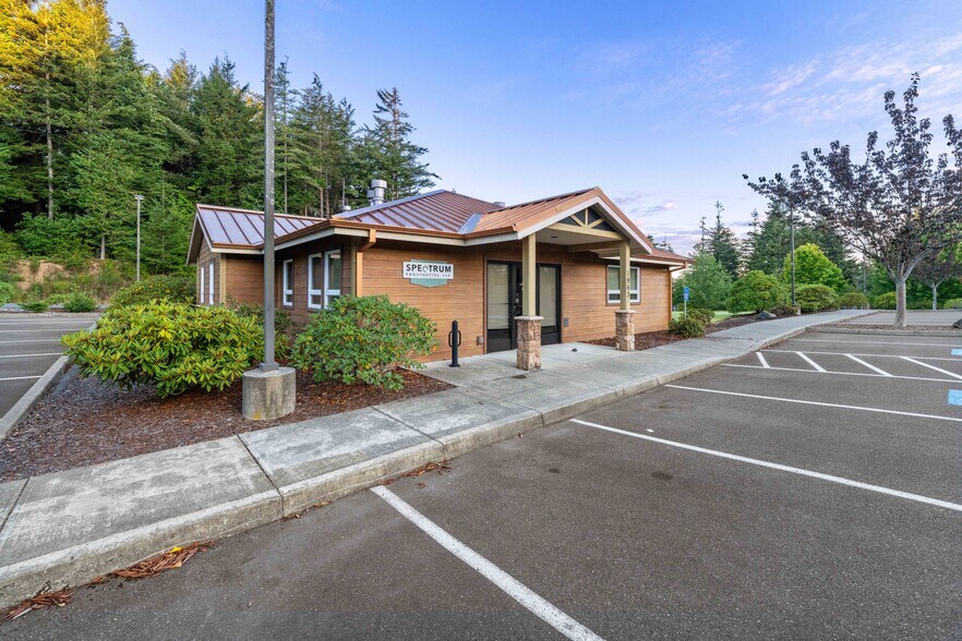 More Photos Of 1963 Thompson Rd, Coos Bay Hospital For Lease