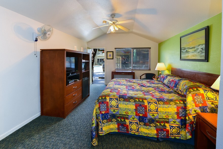 More Photos Of 16390 4th St, Guerneville Hotel For Sale