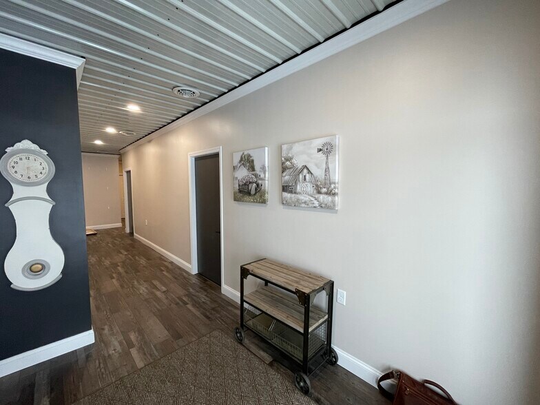 More Photos Of 1655 Plett Rd, Cadillac Office Residential For Lease