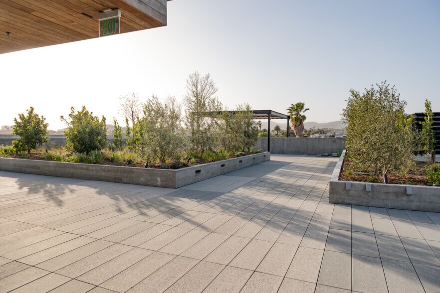 More Photos Of 1650 Euclid St, Santa Monica Office For Sale