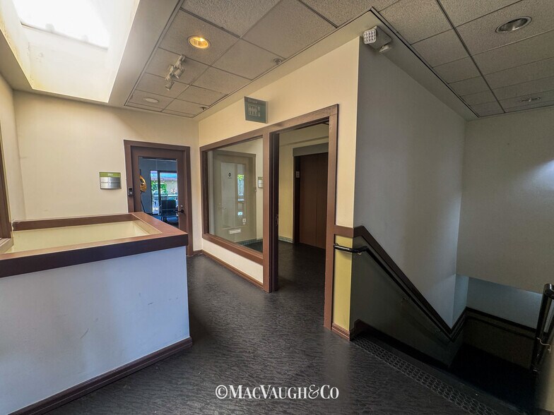 More Photos Of 13-31 E Colorado Blvd, Pasadena Storefront Retail Office For Lease