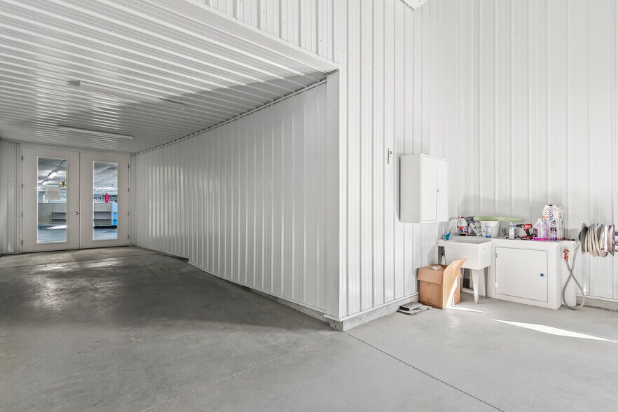 More Photos Of 1117 N Old Route 66, Litchfield General Retail For Sale