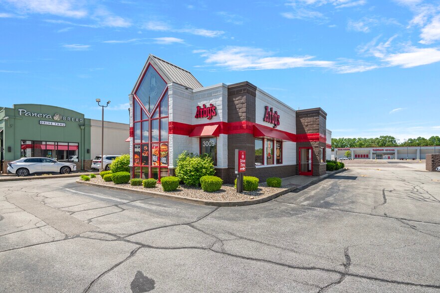 More Photos Of 3009 S Dirksen Pky, Springfield Fast Food For Sale