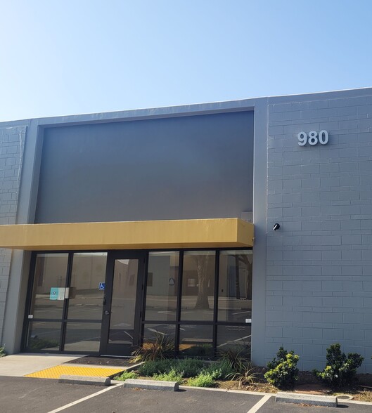 Primary Photo Of 980-990 O'Brien Dr, Menlo Park Manufacturing For Sale