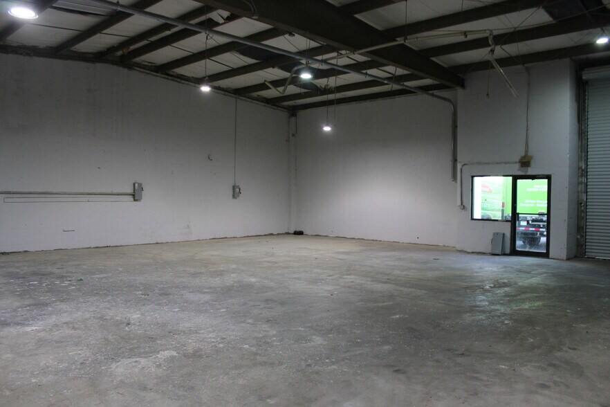 More Photos Of 977 Withlacoochee St, Safety Harbor Industrial For Lease