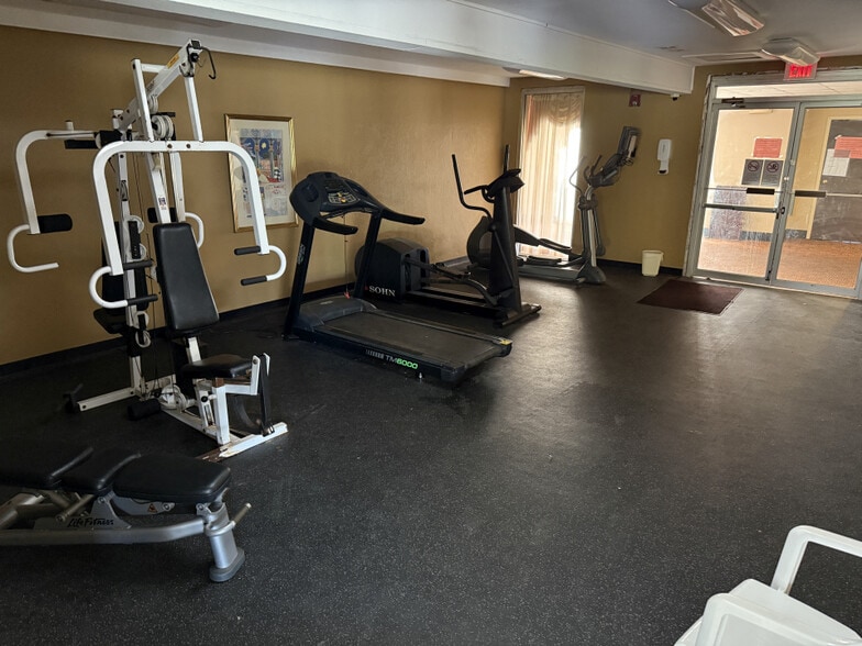 More Photos Of 4055 Belmont Ave, Youngstown Hotel For Sale