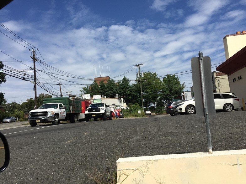 More Photos Of 426 Bergen Blvd, Palisades Park Light Distribution For Lease