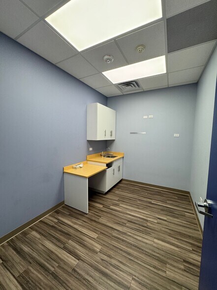 More Photos Of 1160 E Ogden Ave, Naperville Unknown For Lease