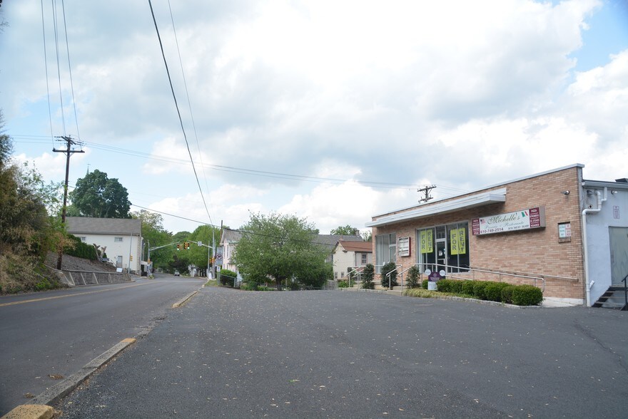More Photos Of 720 Easton Rd, Riegelsville Freestanding For Sale