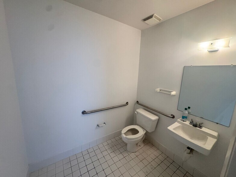 More Photos Of 10855 NW 29th St, Doral Light Manufacturing For Lease