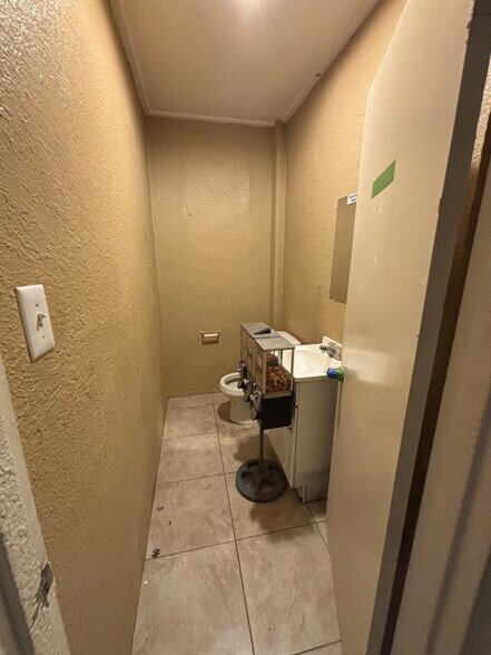 More Photos Of 545760 US-1, Callahan Freestanding For Sale