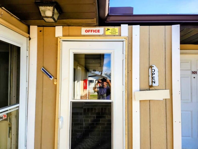 More Photos Of 317 S State St, Westville Hotel For Sale