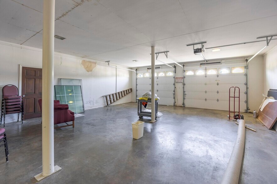 More Photos Of 2415 N Ocoee St, Cleveland Funeral Home For Sale