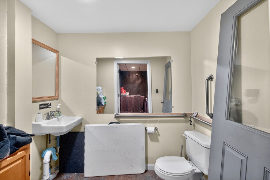 More Photos Of 427 S Pearl St, Albany Storefront Retail Residential For Sale