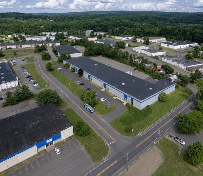 More Photos Of 2-8 Progress Dr, Manchester Warehouse For Lease