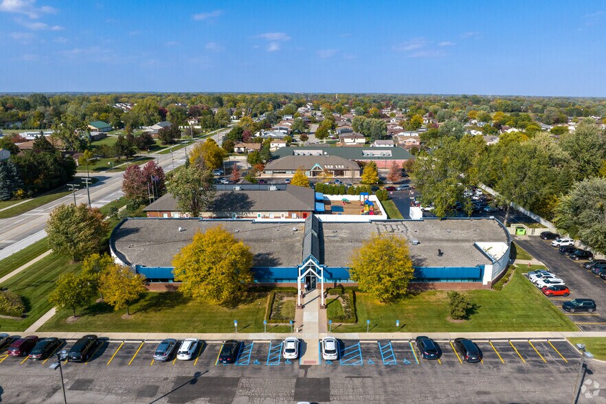 More Photos Of 37300 Dequindre Rd, Sterling Heights Medical For Lease