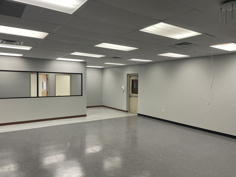 More Photos Of 720 S Edgewood Ave, Urbana Manufacturing For Lease