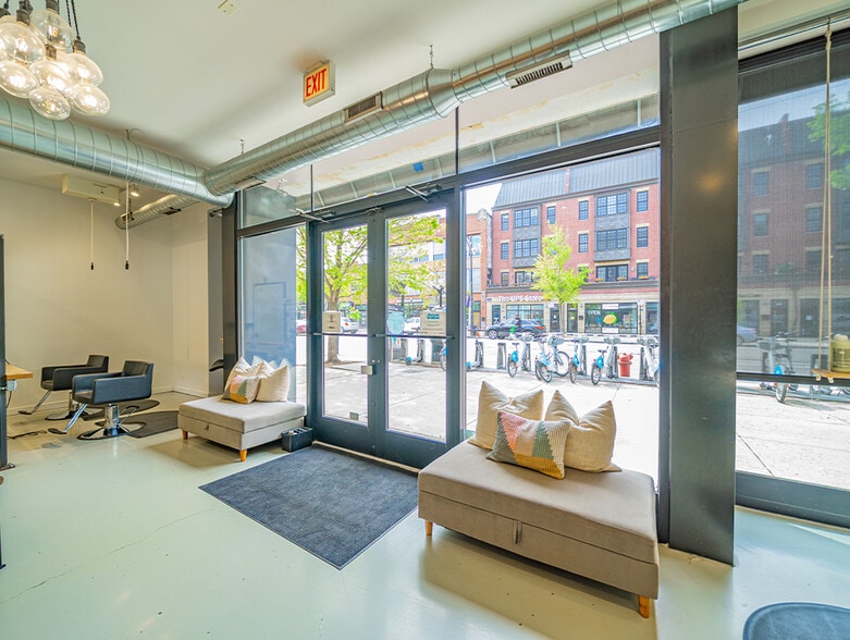 More Photos Of 2028 W Division St, Chicago Storefront Retail Residential For Lease