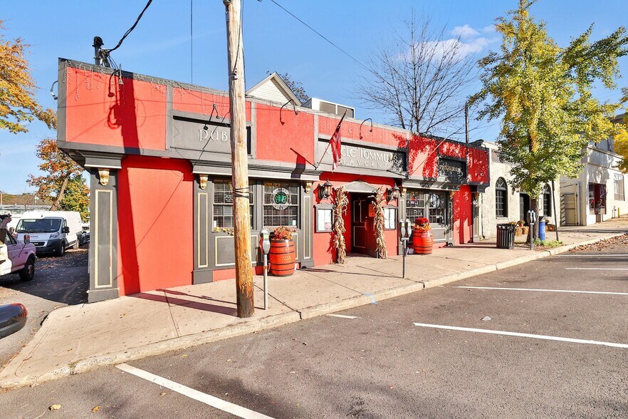 More Photos Of 33-35 W Central Ave, Pearl River Restaurant For Lease