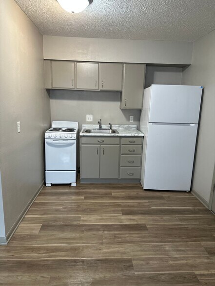 More Photos Of 3411-3418 E 26th St, Des Moines Apartments For Sale