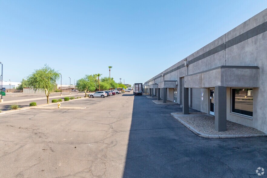 More Photos Of 1826 W Broadway Rd, Mesa Warehouse For Lease
