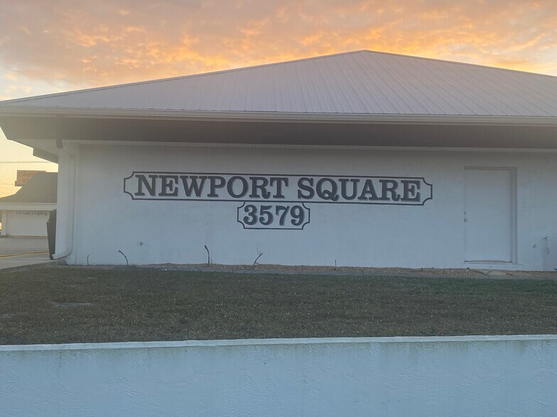 More Photos Of 3579 S Access Rd, Englewood Loft Creative Space For Lease