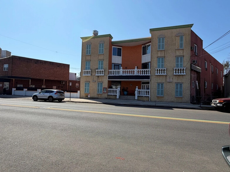 More Photos Of 811 McLean Ave, Yonkers Storefront Retail Office For Lease