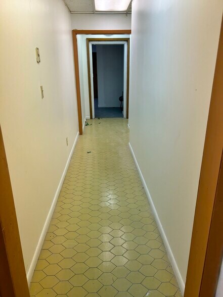 More Photos Of 949 E Livingston Ave, Columbus Daycare Center For Lease