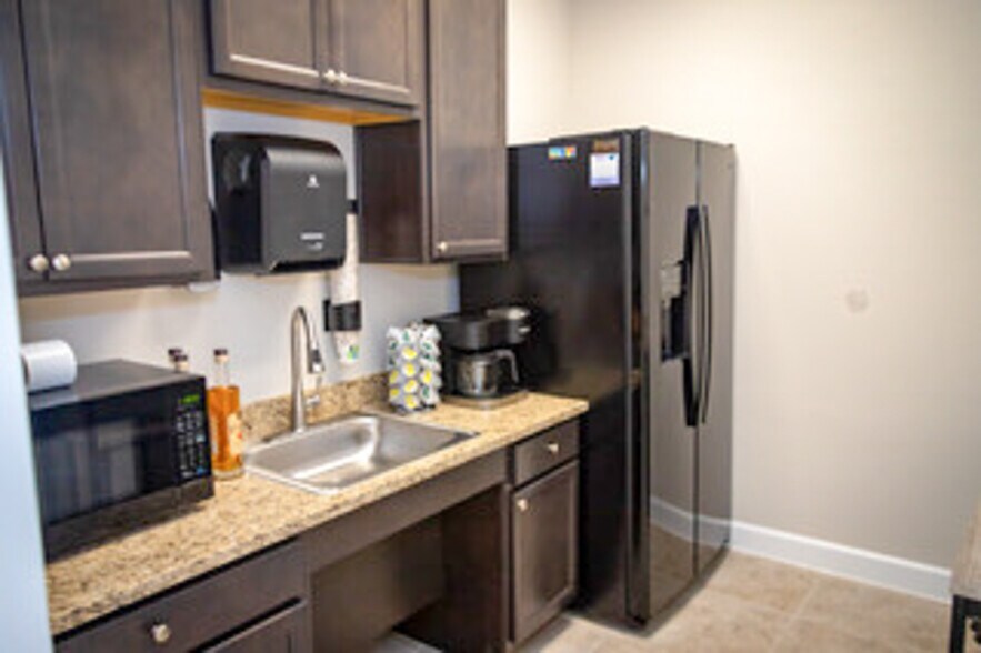More Photos Of 3129 Kingsley Dr, Pearland Coworking Space