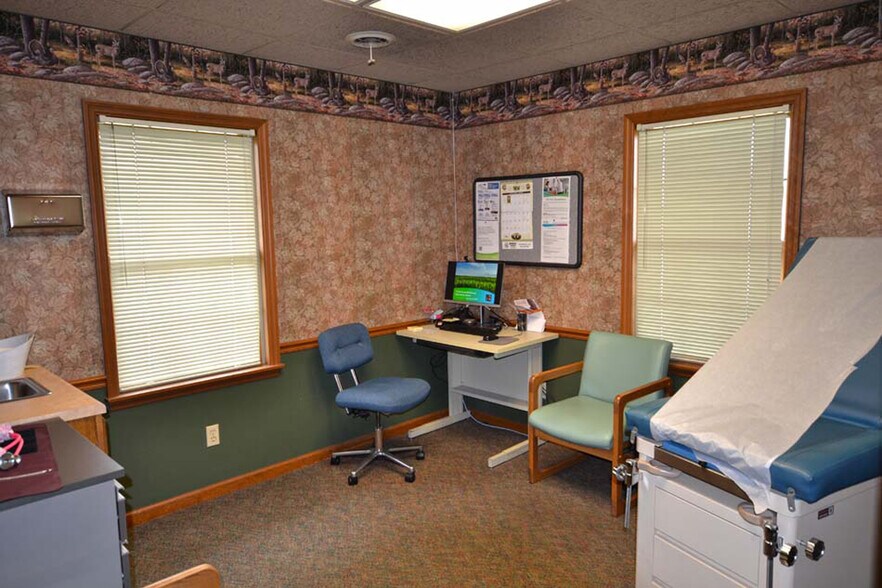 More Photos Of 404 W Bethalto Dr, Bethalto Medical For Sale