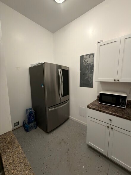 More Photos Of 205 Wiley ave, Washington General Retail For Sale