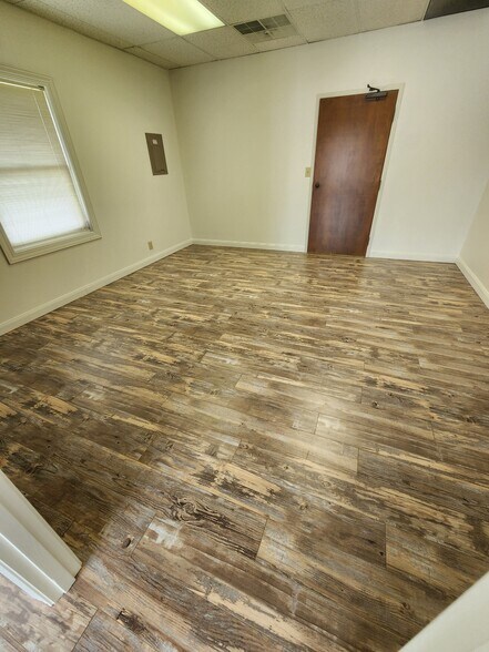 More Photos Of 308 Evergreen Rd, Louisville Office For Lease