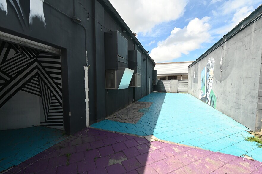 More Photos Of 47 W Amelia St, Orlando Bar For Sale