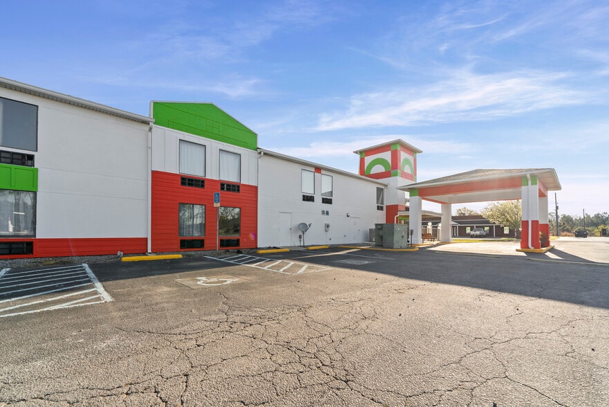 More Photos Of 53 Heritage St, Baxley Hotel For Sale