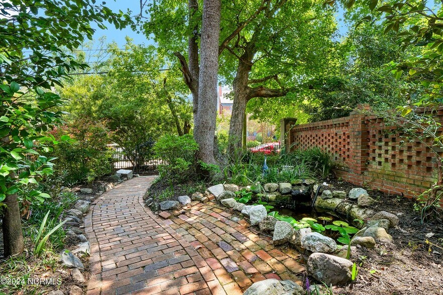 More Photos Of 118 S 4th St, Wilmington Hospitality For Sale