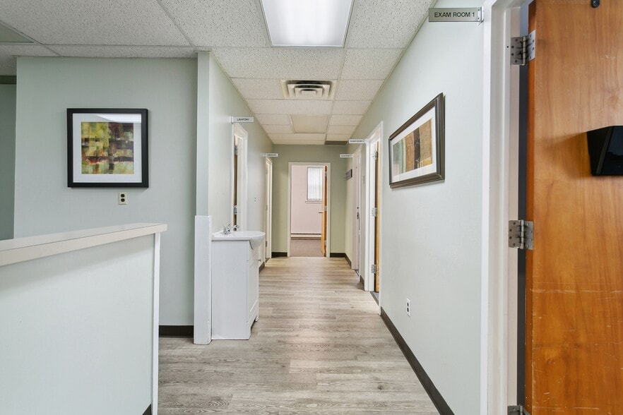 More Photos Of 211 Essex St, Hackensack Medical For Lease