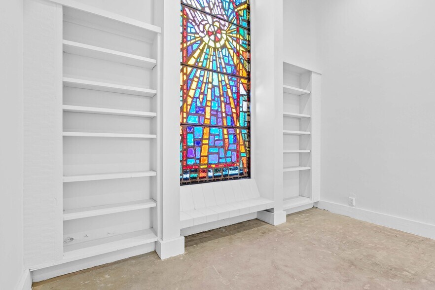 More Photos Of 210 S Kenwood St, Glendale Loft Creative Space For Lease