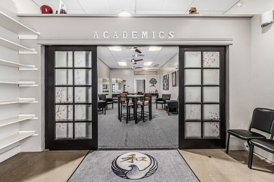 More Photos Of 3173 E Chandler Blvd, Phoenix Freestanding For Sale