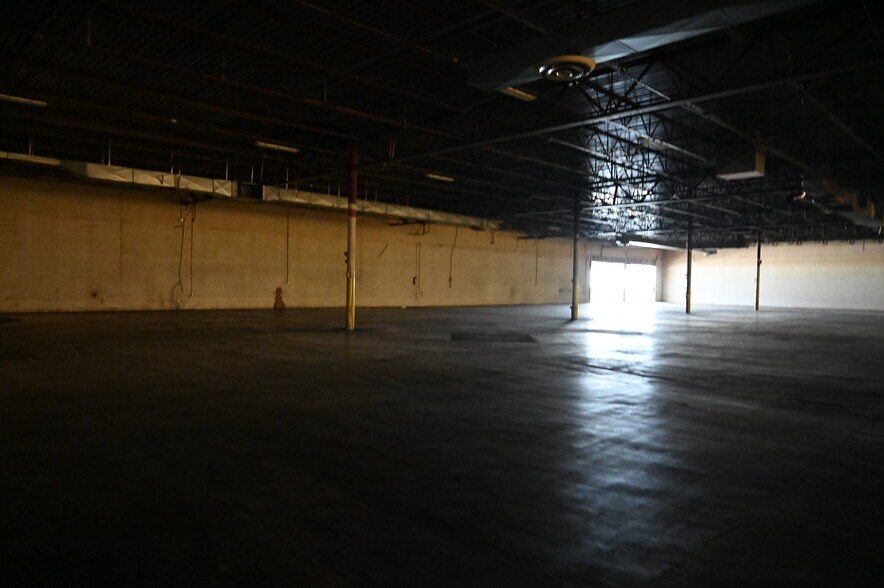 More Photos Of 2300 Claremont Ave, Ashland Freestanding For Lease
