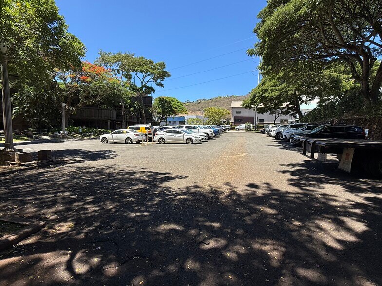 More Photos Of 99-969 Iwaena St, Aiea Freestanding For Sale