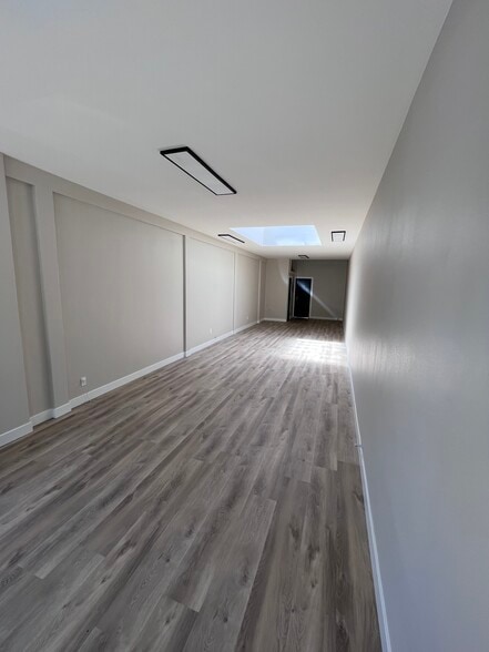 More Photos Of 10041 Commerce Ave, Tujunga Storefront For Sale