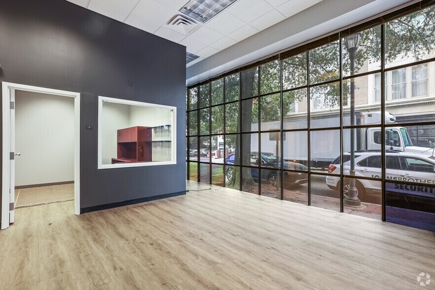 More Photos Of 424 E Grace St, Richmond Bank For Lease