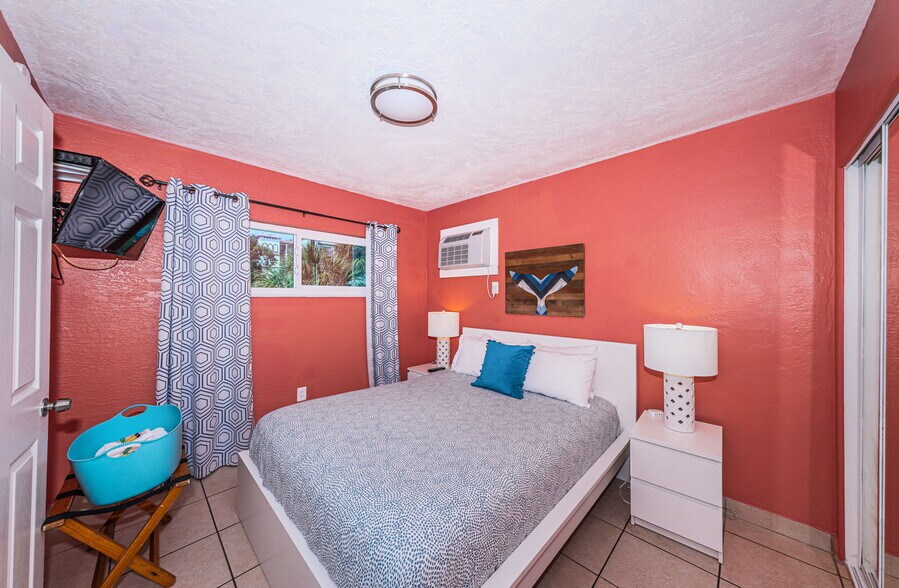 More Photos Of 12100 Gulf Blvd, Treasure Island Hotel For Sale