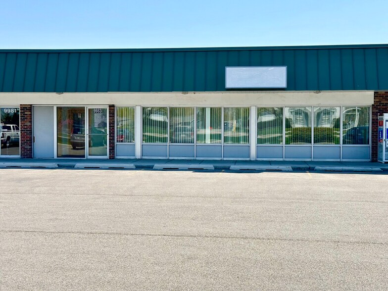 More Photos Of 9965-9985 W 151st St, Orland Park General Retail For Sale